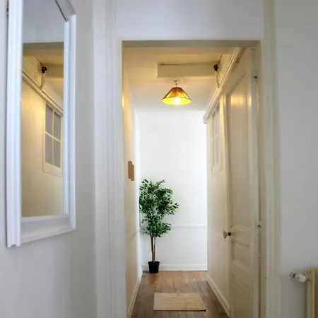 Appartement Au Coeur De La Cite Des Sacres *