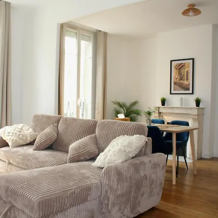 Au Coeur De La Cite Des Sacres Appartement *