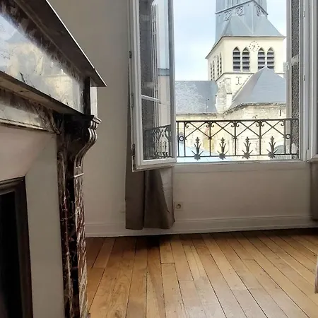 Au Coeur De La Cite Des Sacres *
